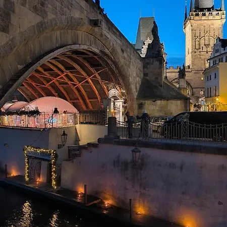 아파트 Duplex 165m2 With Views Only 30 Seconds To Charles Bridge 프라하