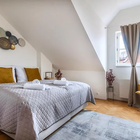 Duplex 165m2 With Views Only 30 Seconds To Charles Bridge Praga