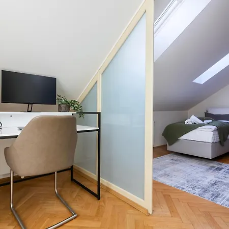 公寓 Duplex 165m2 With Views Only 30 Seconds To Charles Bridge