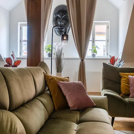 شقة Duplex 165m2 With Views Only 30 Seconds To Charles Bridge *