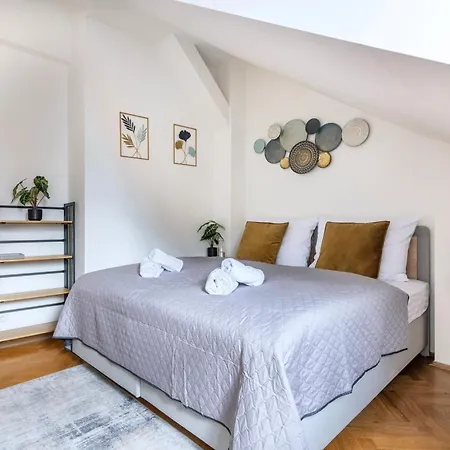 Duplex 165m2 With Views Only 30 Seconds To Charles Bridge شقة براغ
